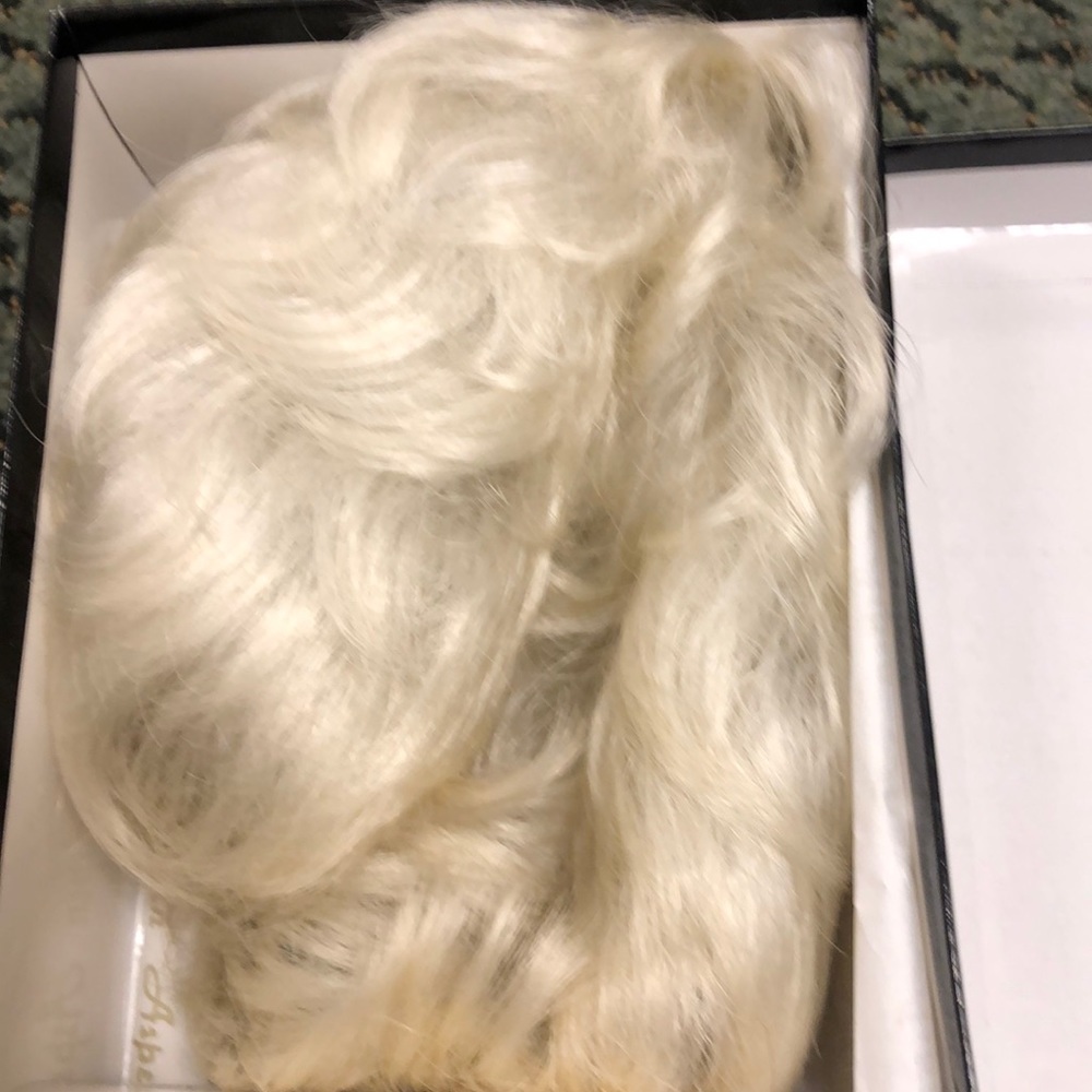 Short Aspen Platinum Blonde Wig